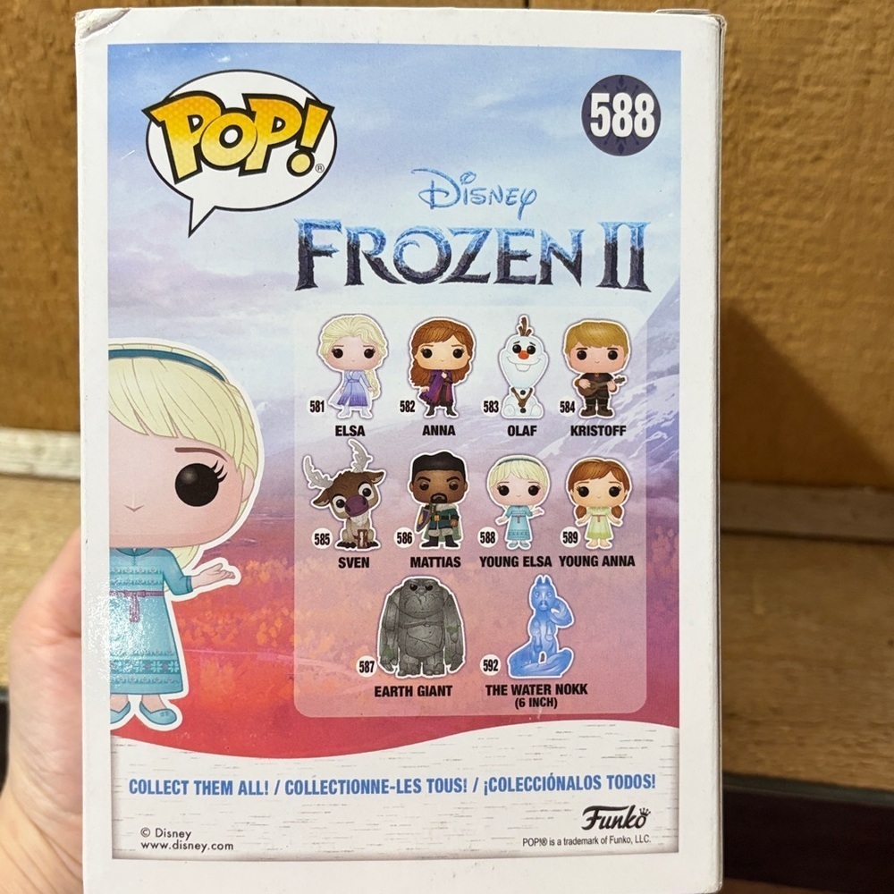 Funko Pop! Young Elsa in Teal Dress - Picture 3 of 3